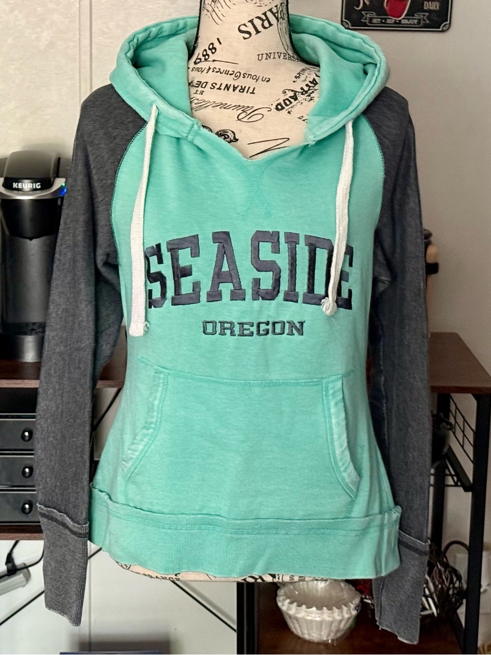 Women’s Basix of America Seaside, Oregon Hoodie Size Small